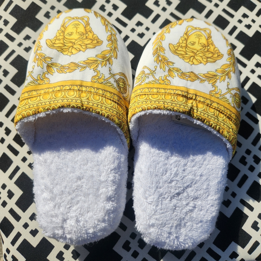 Versace White and Gold Medusa Slippers NWOT SIZE S, 7.5 & Under - Picture 2 of 6